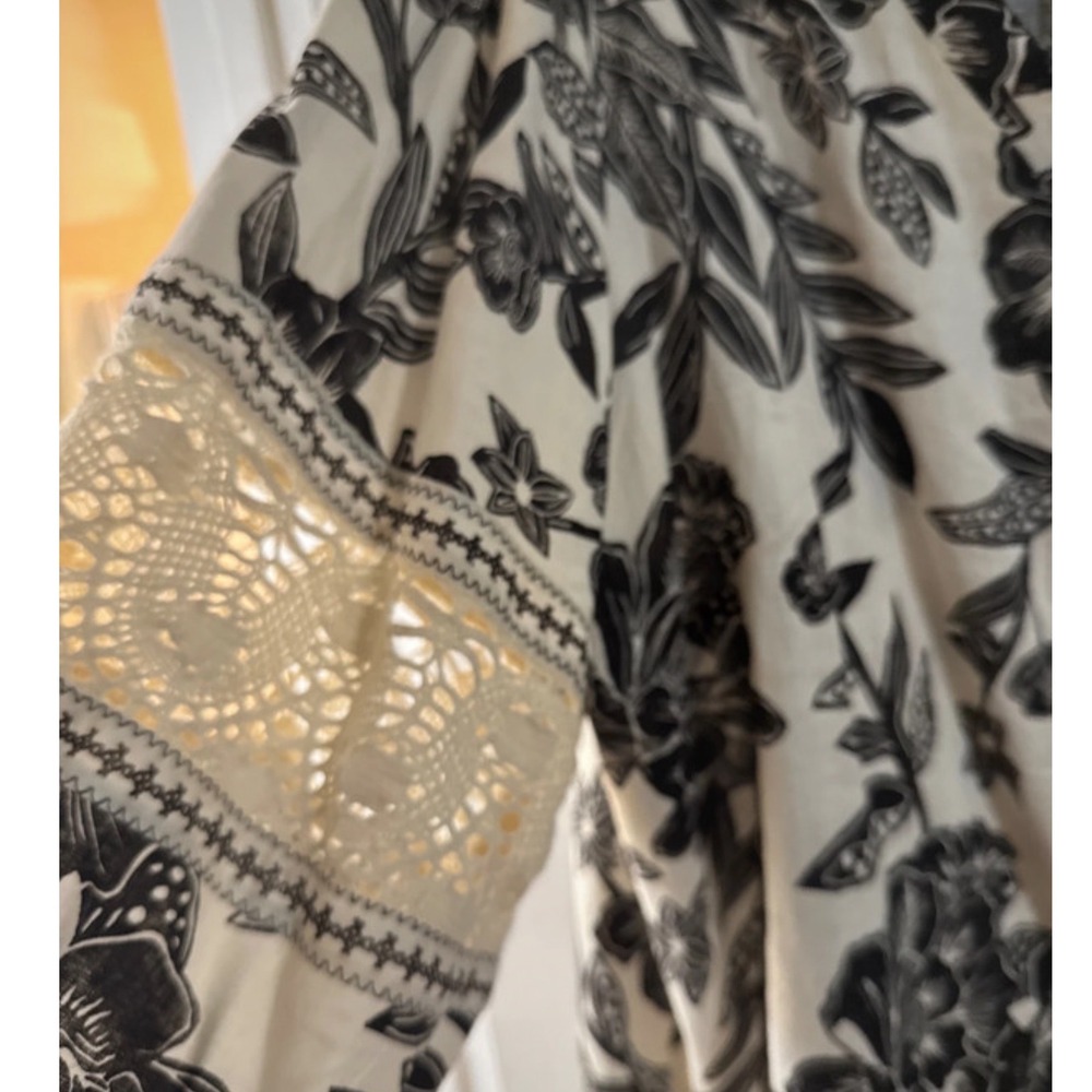 Christian Siriano 2X Black Cream Linen Blend Floral Crochet Top - Picture 6 of 7